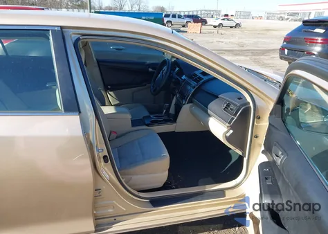 2012 Toyota Camry Le z USA, uszkodzony, nr VIN 4T1BF1FK8CU164367